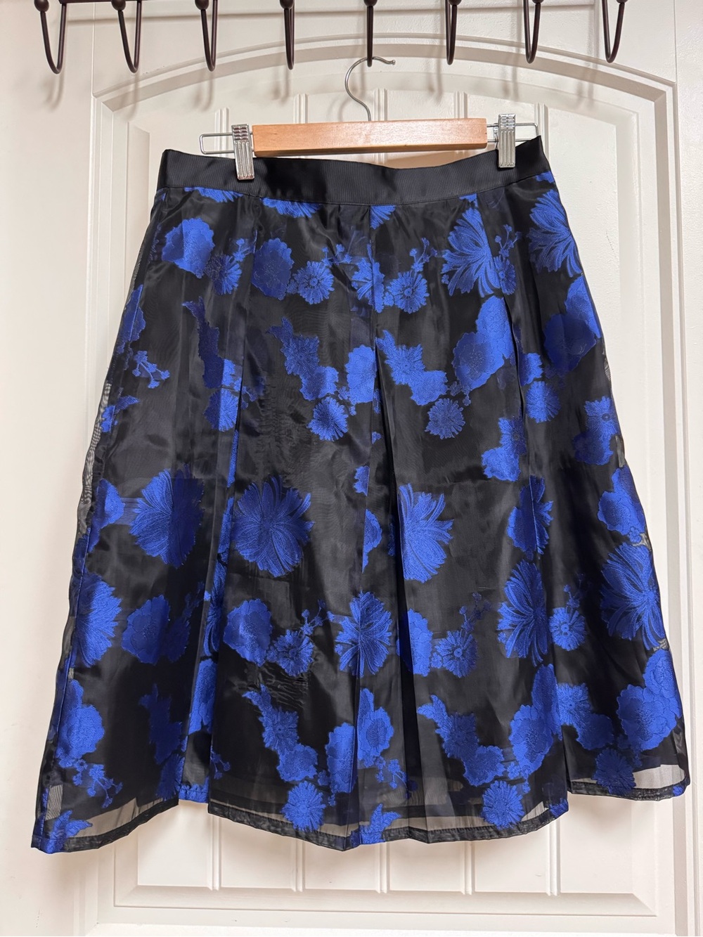 Mario Serrano Blue and Black Floral Pleated Taffeta Skirt. Size 8